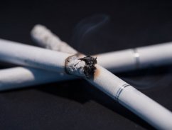 市民廣場(chǎng)旁律師解釋國家賠償中精神損害撫慰金