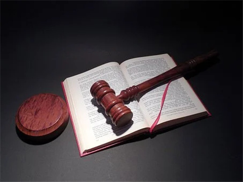 深圳南澳律師簡述簽訂附贍養條件的贈與合同